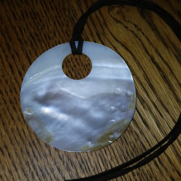 Mother of pearl shell necklace - Picture 2 of 2